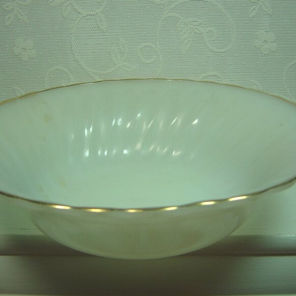Anchor Hocking Fire King milk glass serving bowl--8 1/2" diameter - Picture 1 of 3